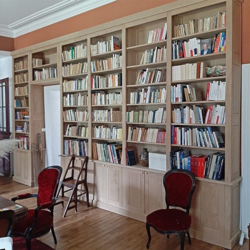 Bibliothèque sur mesure en chêne à Vannes