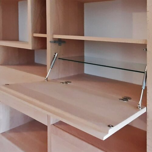 Bibliothèque dans un appartement moderne