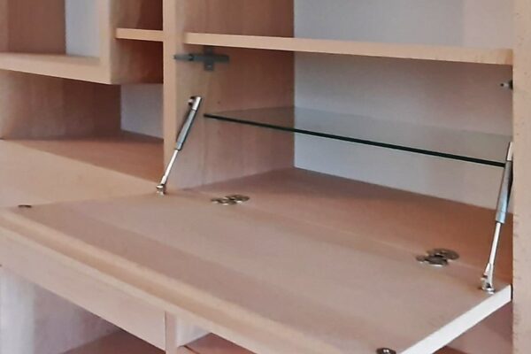 Bibliothèque dans un appartement moderne