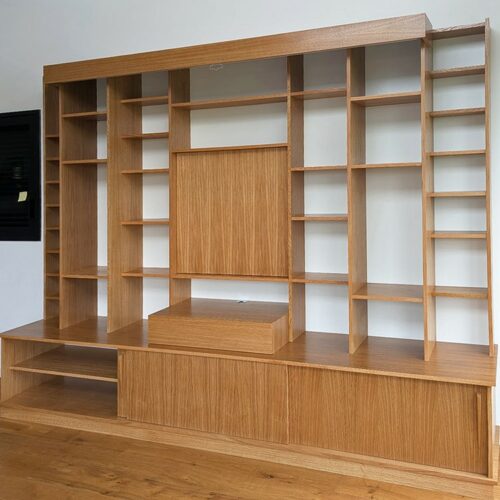 Bibliothèque sur mesure, meuble de vidéo projection