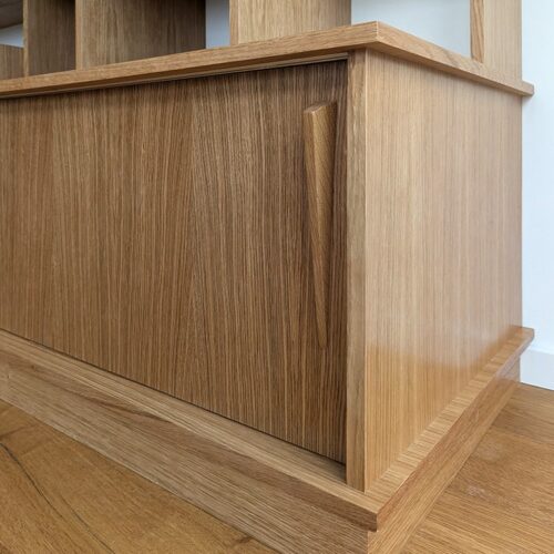 Bibliothèque sur mesure, meuble de vidéo projection