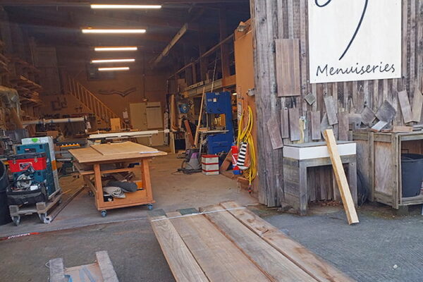 Table basse d'intérieur en orme massif