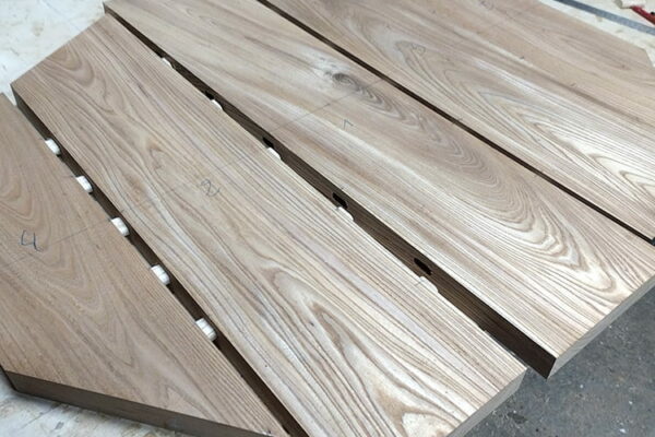 Table basse d'intérieur en orme massif