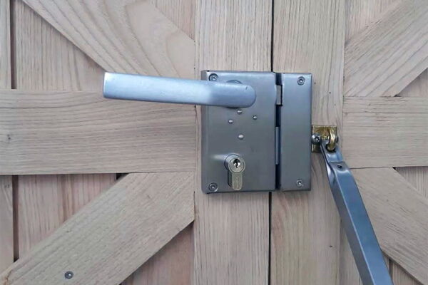 Portail en bois massif à Quiberon